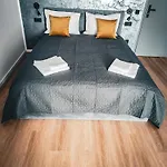 West Hillside Apartman *