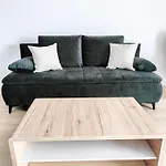 West Hillside Apartman *