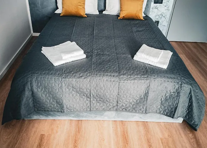 West Hillside Apartman *